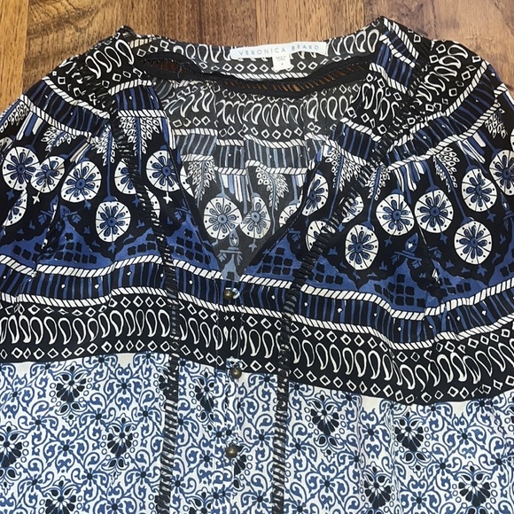 Veronica Beard Woman’s Blue Printed Silk Top Size 4 - Picture 2 of 5